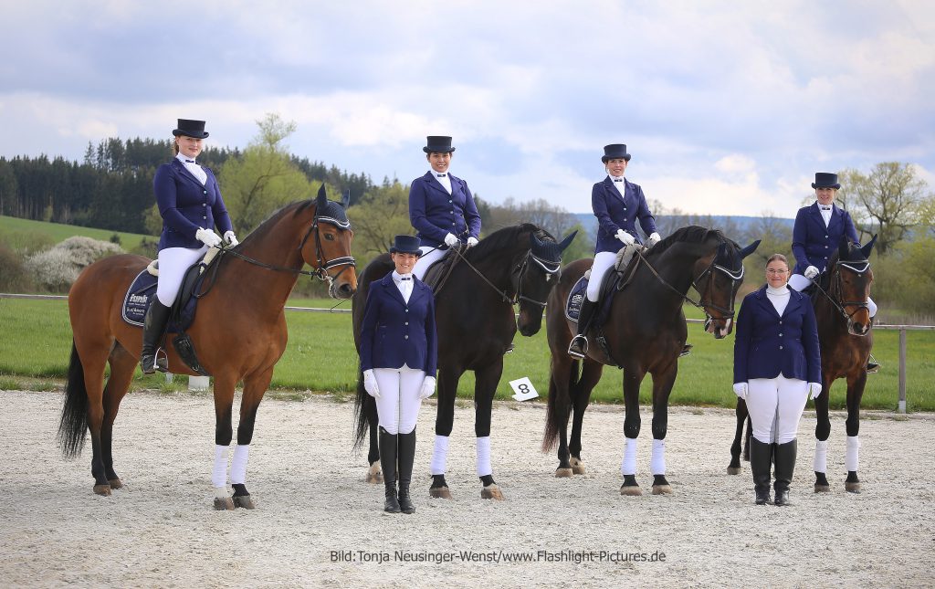 103Gruppenbild mit LOGO